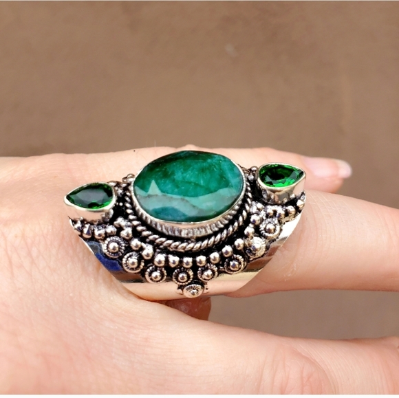 New Emerald and Peridot 925 Silver Statement Ring. - Picture 5 of 16